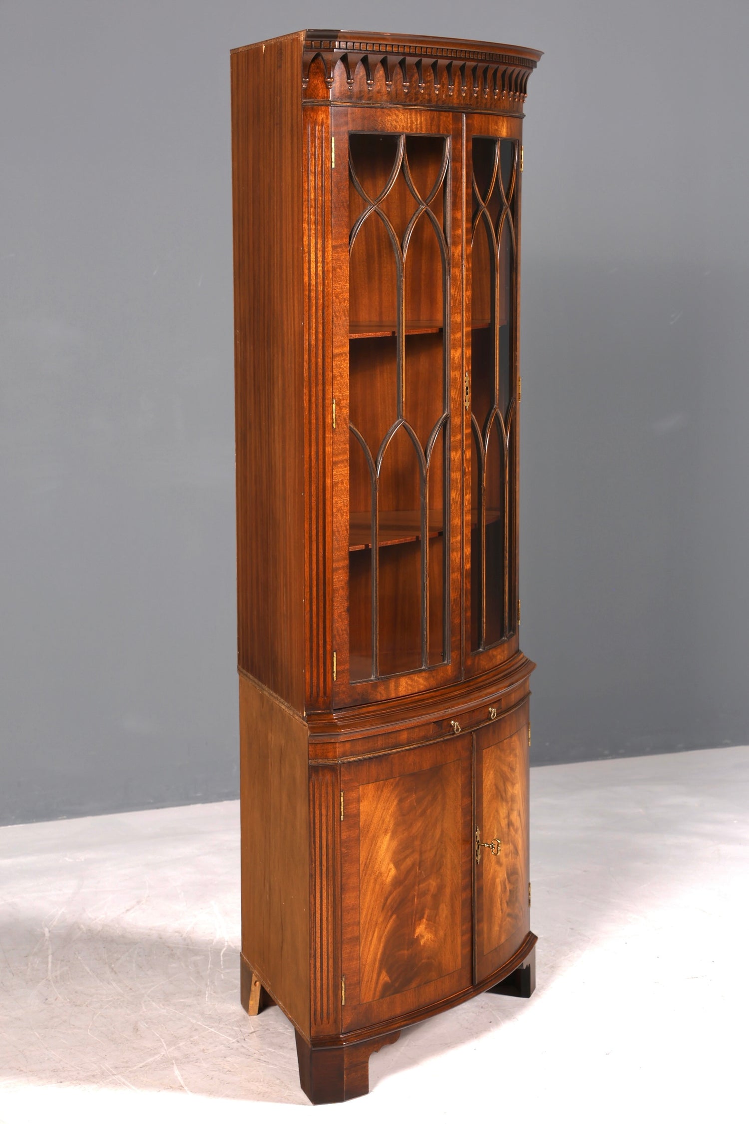 Wunderschöne Georgischer Eckvitrine Mahagoni Antik 50s echt Holz Schrank Englisch Eckschrank Glasvitrine