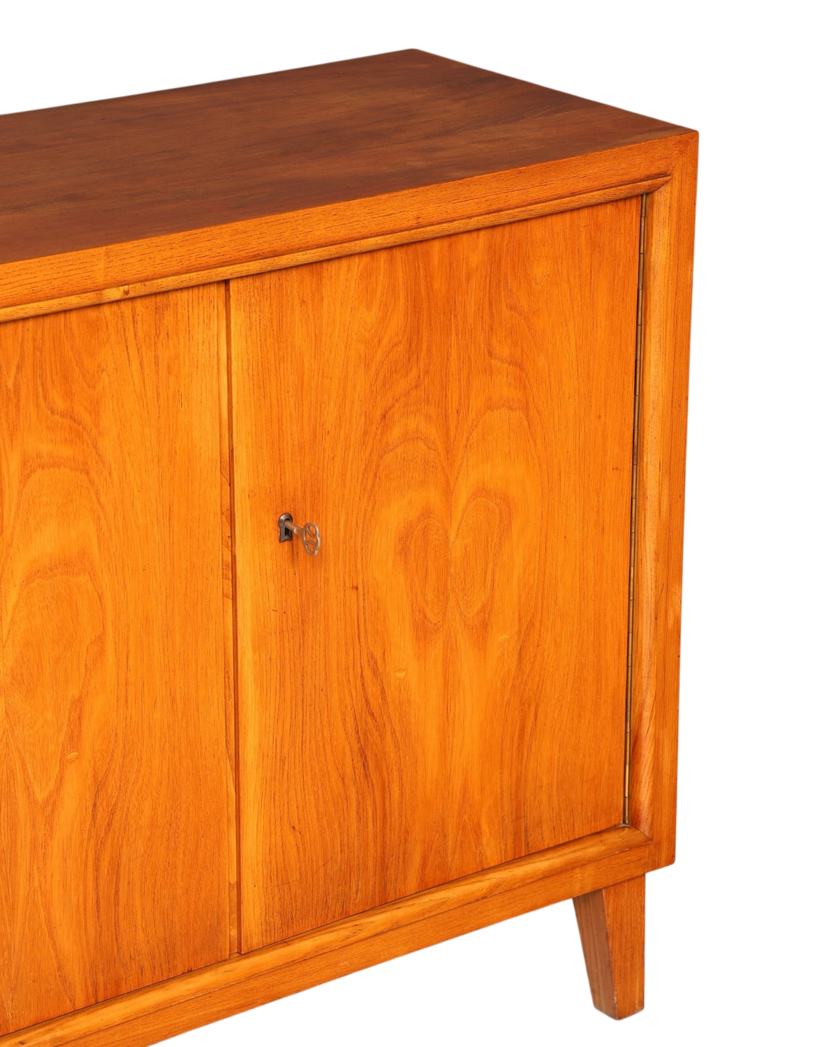 Hauptstadt Möblerei Mid Century Kommode aus massivem Holz mit zwei Türen und Schlüssel im Vintage Design