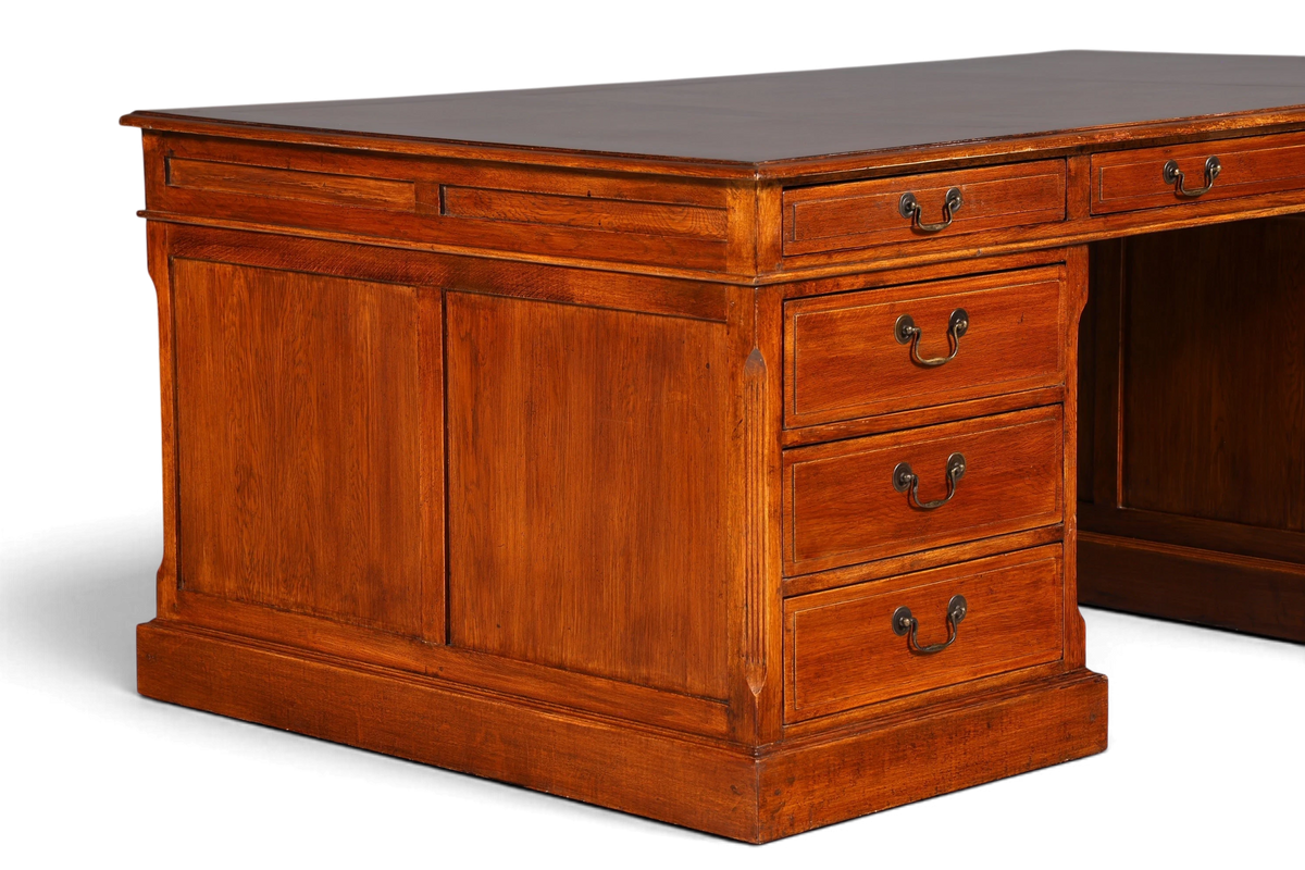 Hauptstadt Möblerei englischer XXL Partnerdesk aus massivem Holz im antiken Vintage-Stil mit Schubladen