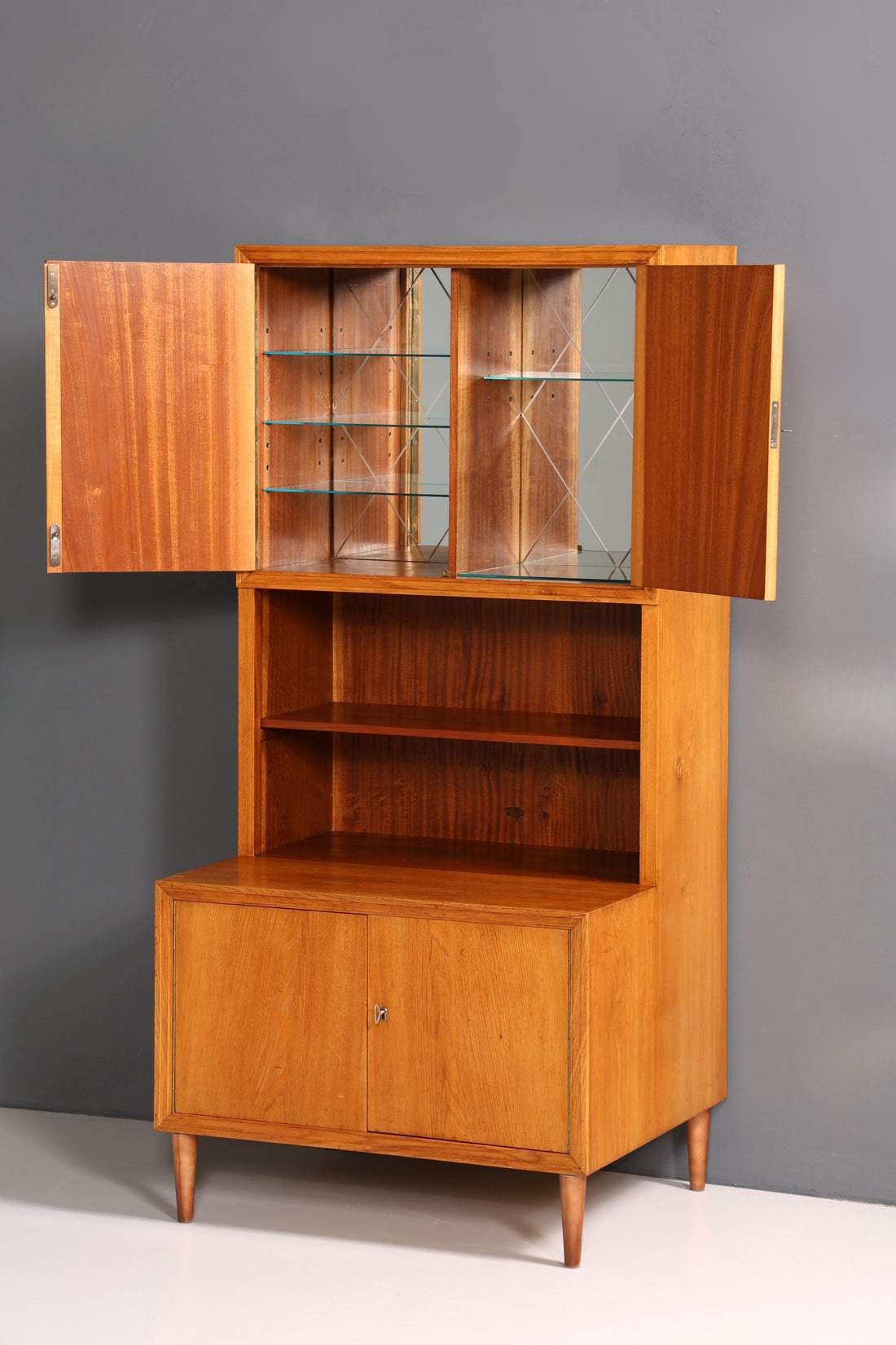 Schlichter Mid Century Schrank Danish Design Regal Retro Nussbaum 60s Bücherregal Buchablage