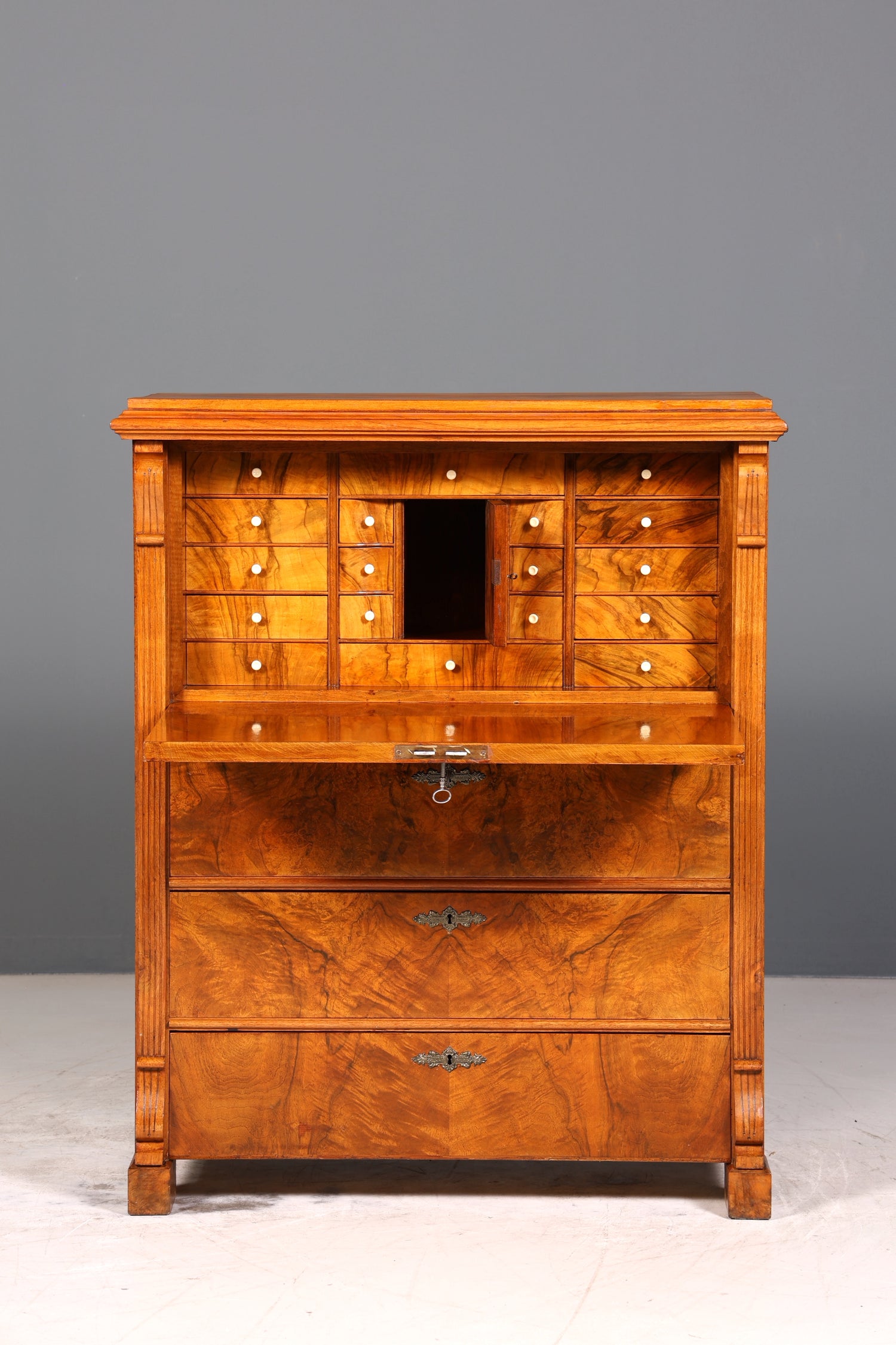 Stilvoller Biedermeier Sekretär Vertiko Louis Philippe  Kommode Schubladenkommode