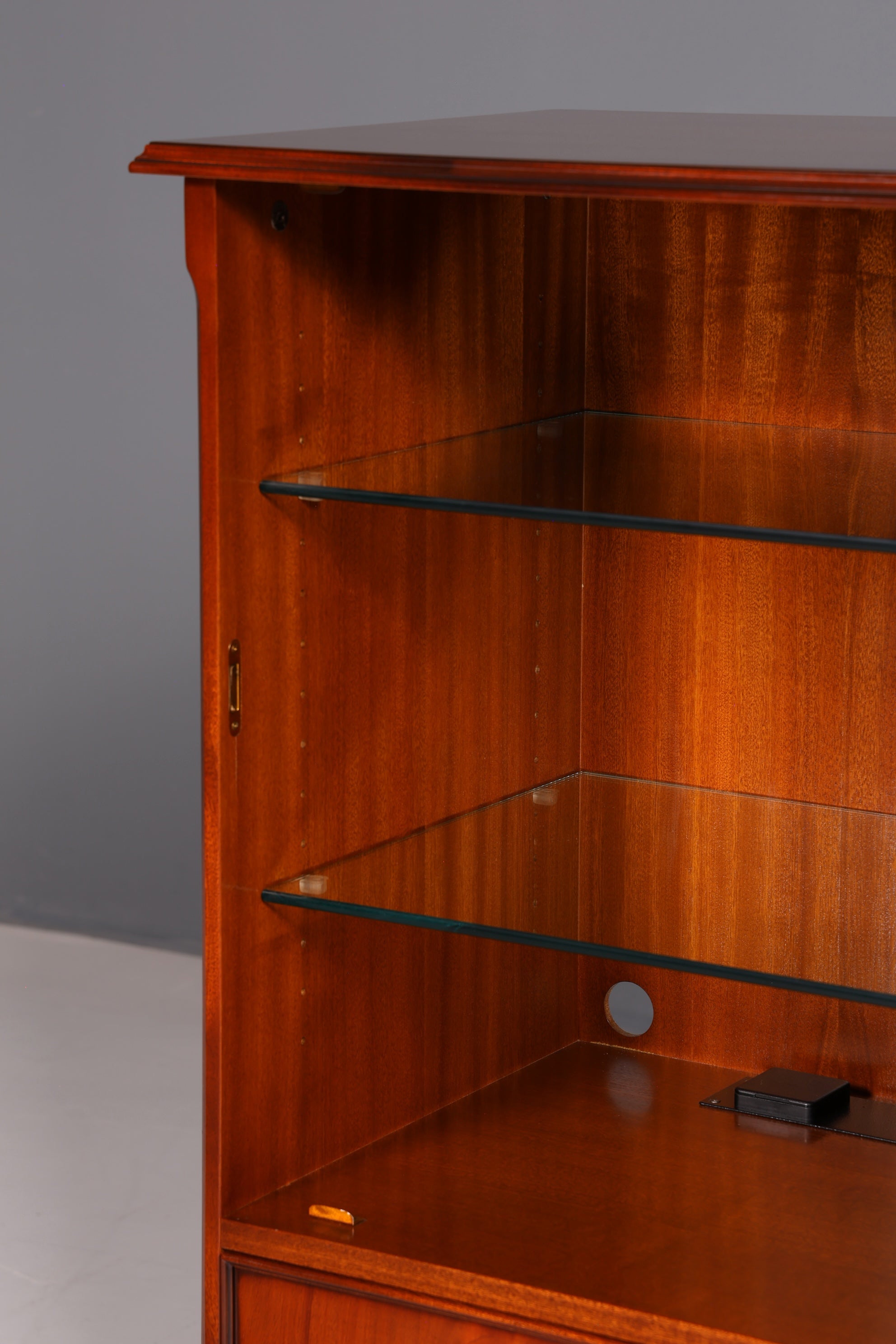 Wunderschöne Englische Vitrine Mahagoni 60er Schrank Vertiko Glasvitrine Bücherschrank