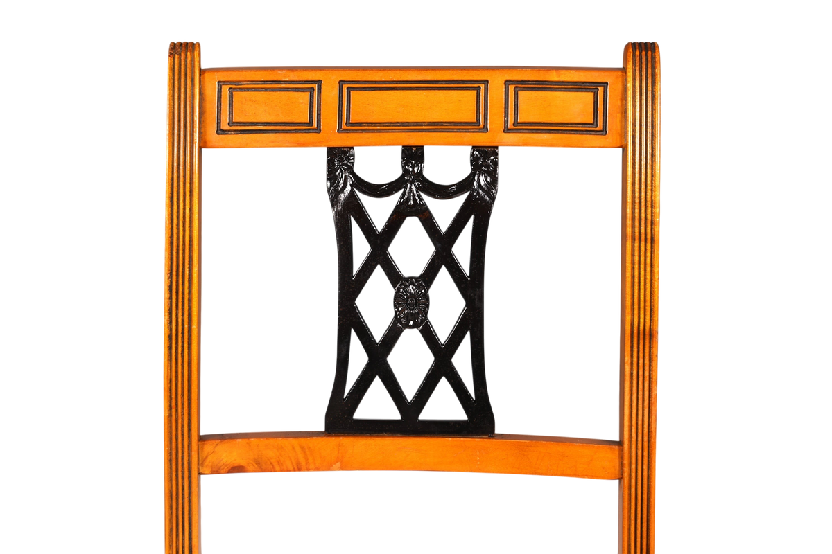 Hauptstadt Möblerei antik İngiliz tarzı ebe ağacı sandalye, siyah kafes detaylı sırtlık ve ahşap dokulu çerçeve
