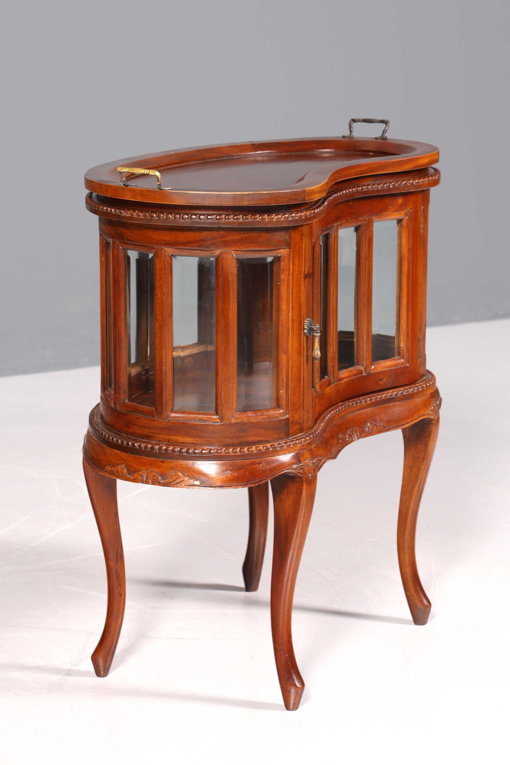 Wunderschöner filigraner Chippendale Barschrank echt Holz Teeschrank im Jugendstil Vitrine