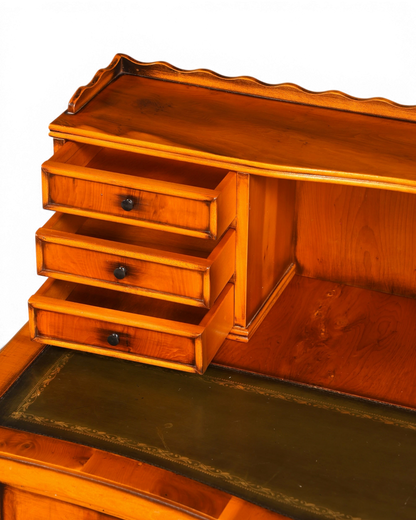 Hauptstadt Möblerei Sekretär aus Holz mit drei Schubladen, grüner Ledereinlage und geschwungener Galerie