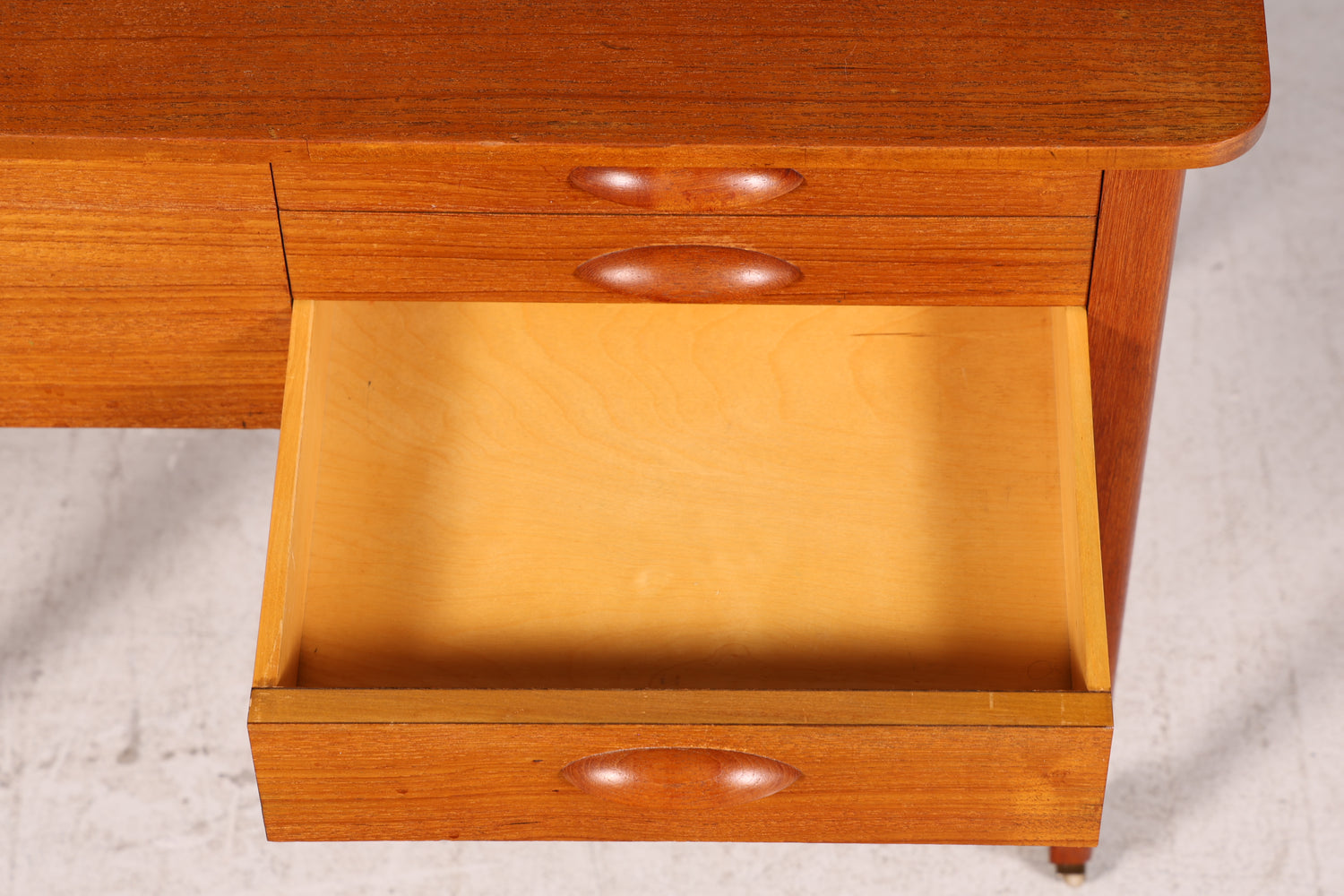 Wunderschöner Mid Century Beistelltisch Nähkasten Nähtisch Retro 60er Rolltisch Vintage Holz Skandinavisch