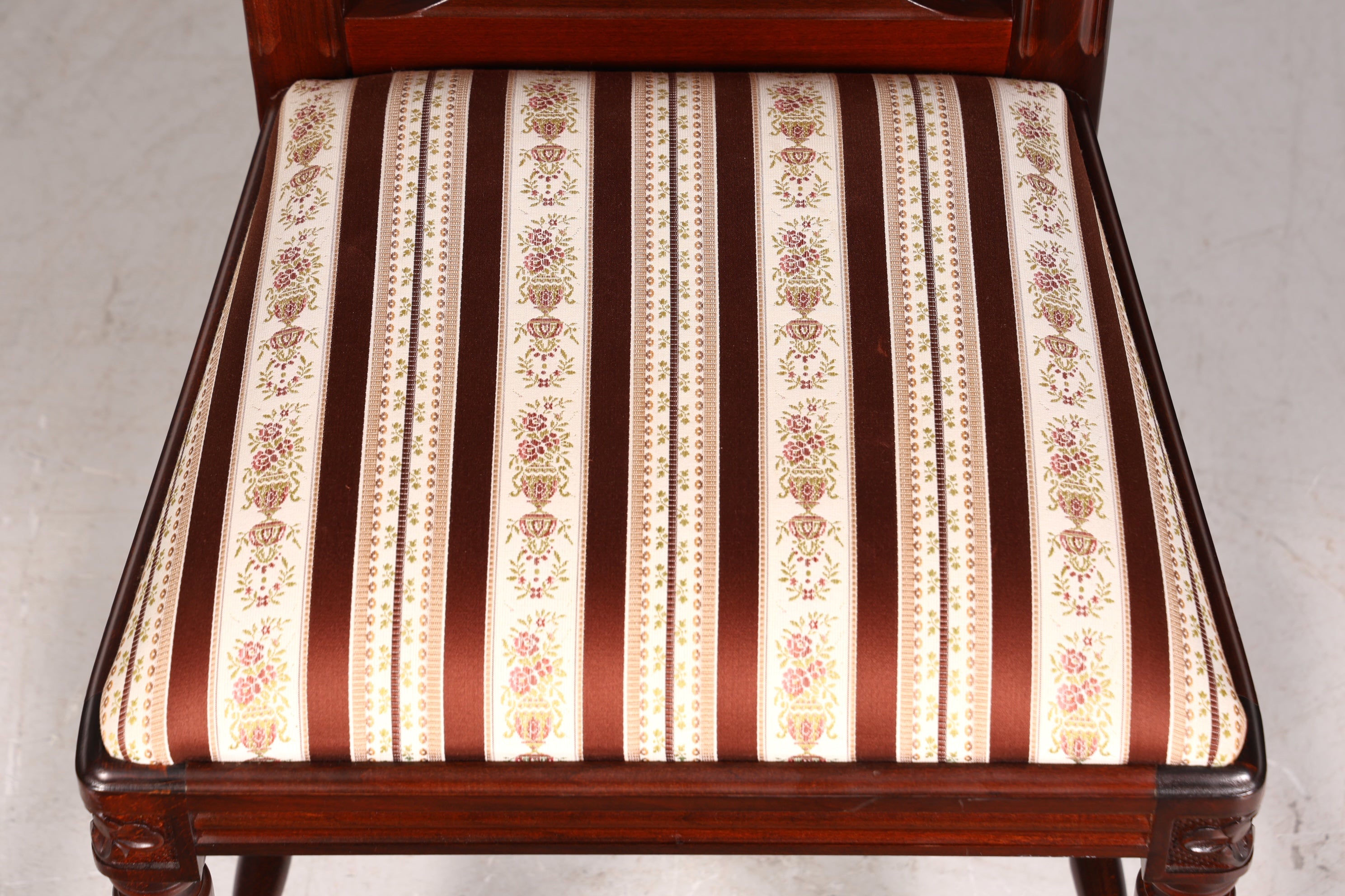 Wunderschöner Stuhl im Gustavianischem Stil Englisch Küchenstuhl Antik Stil Sekretär Stuhl