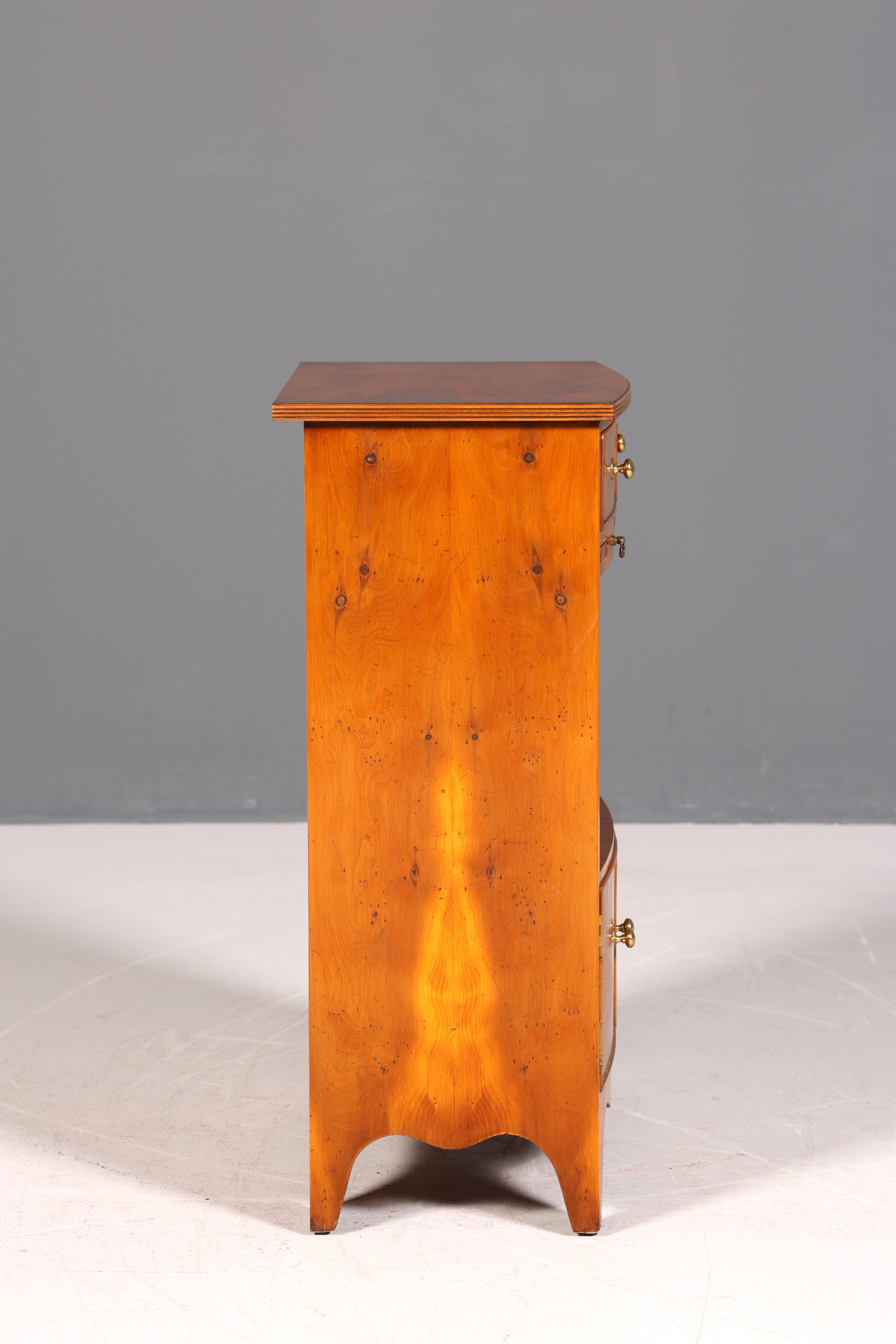 Wunderschöne Englische Kommode Eibe Schrank Reprodux Bevan Funnell Antik Stil Ablagetisch