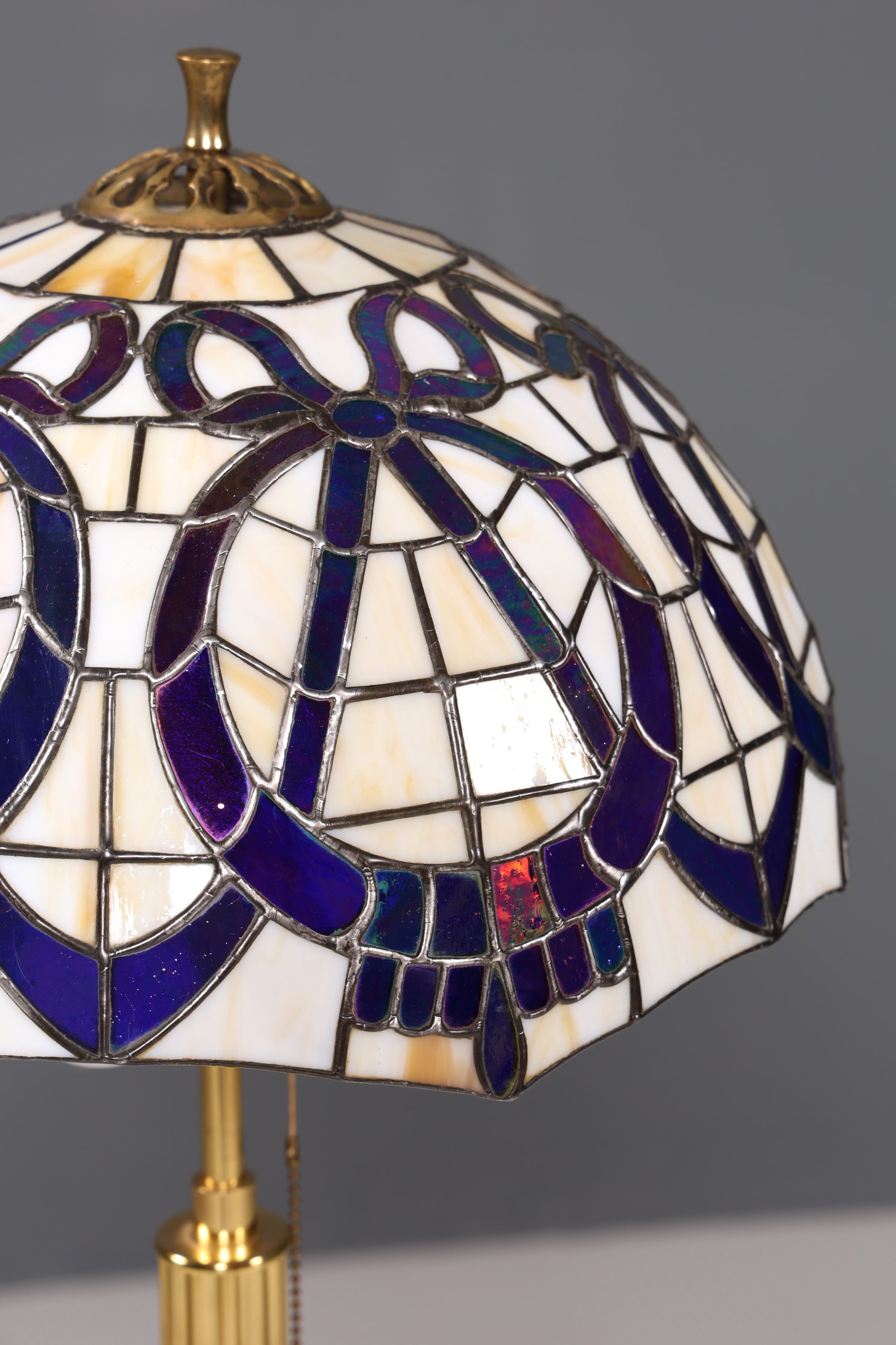 Traumhafte Antike Tiffany Lampe Glaslampenschirm Messingfuß Stehlampe Leselampe