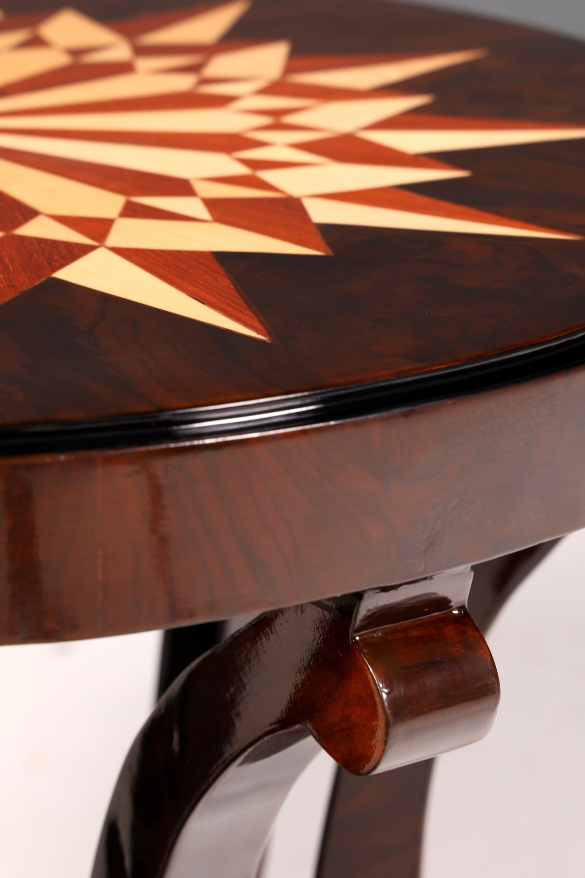 Beautiful Art Deco-style coffee table, antique-style luxury side table, living room accent table