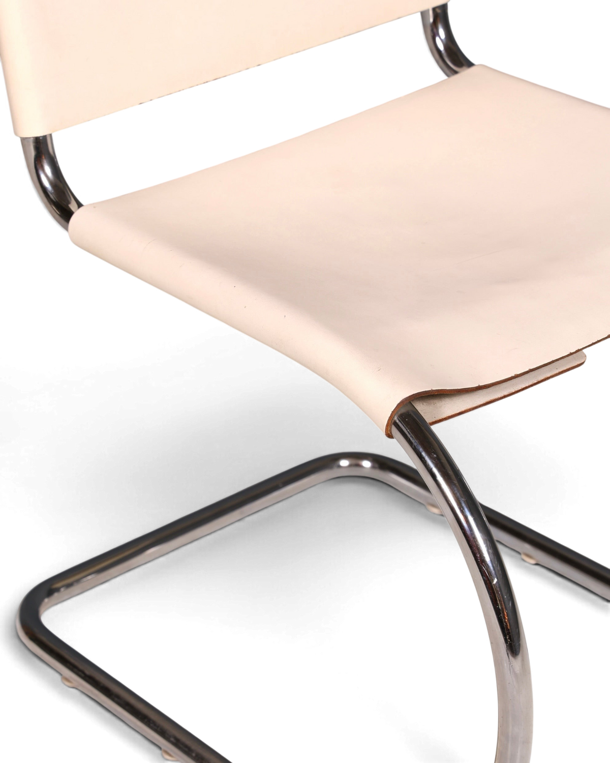 Hauptstadt Möblerei Knoll International MR Chair Freischwinger aus weißem Leder und verchromtem Stahlrohr