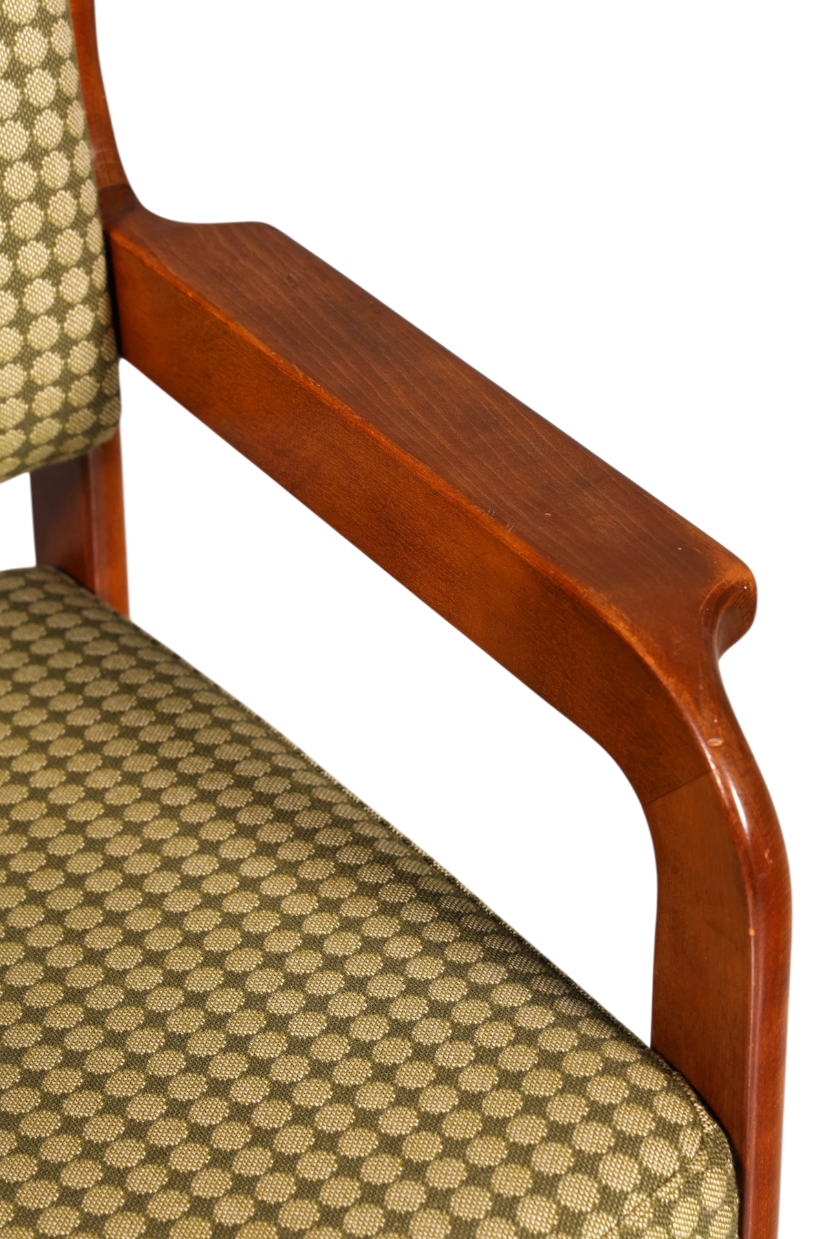Hauptstadt Möblerei Mid Century Armlehnstuhl aus Holz mit gemustertem Stoffbezug und geschwungenen Armlehnen