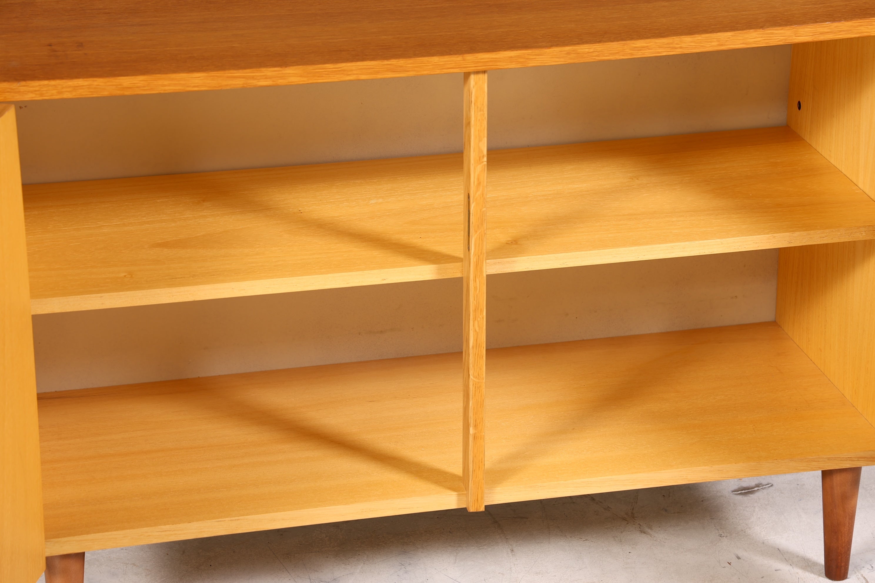 Wunderschöner Mid Century Schrank Vintage Kommode Retro Flur Kommode 60s 1 von 2