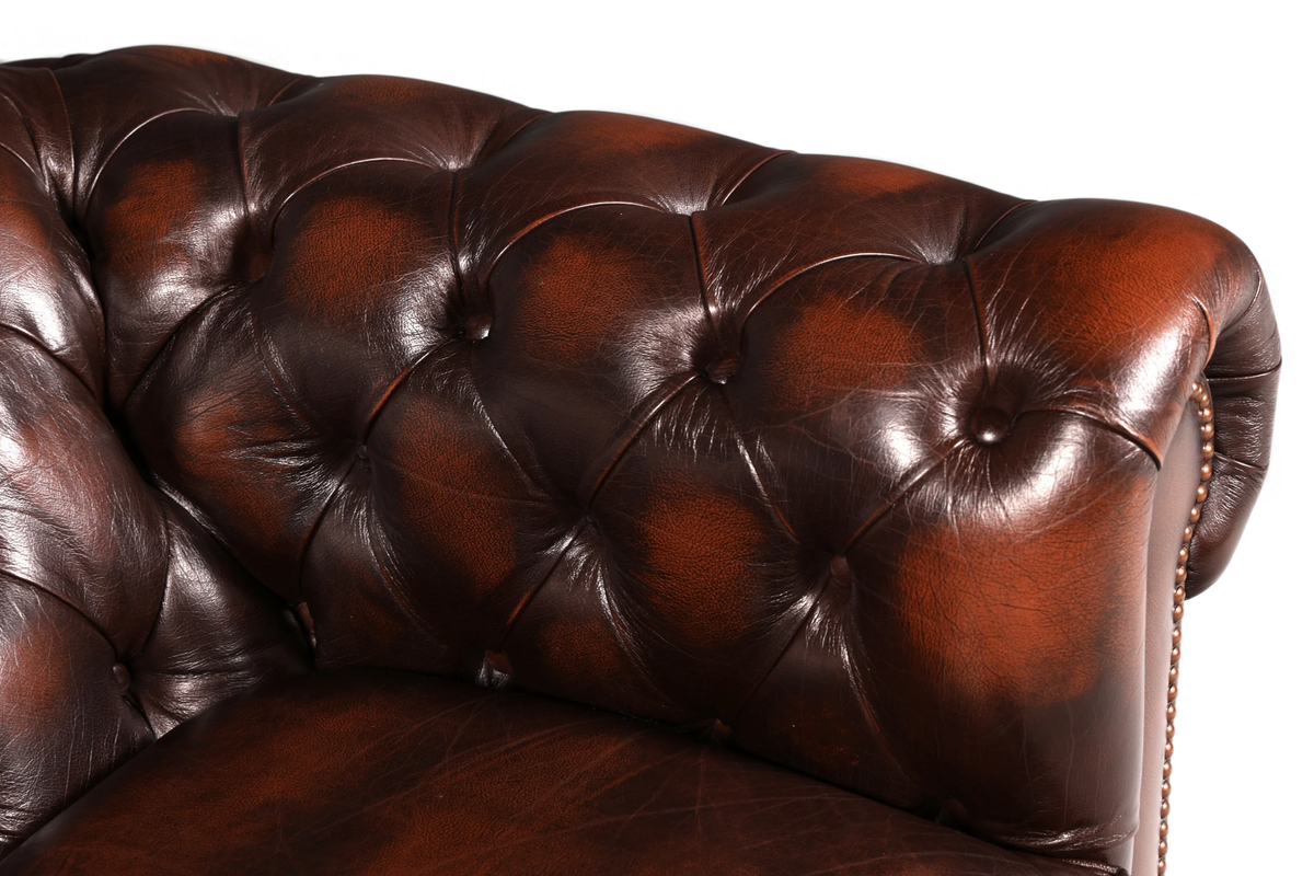 Hauptstadt Möblerei Original Centurion Chesterfield 2-Sitzer Sofa aus braunem Echtleder mit klassischer Knopfheftung