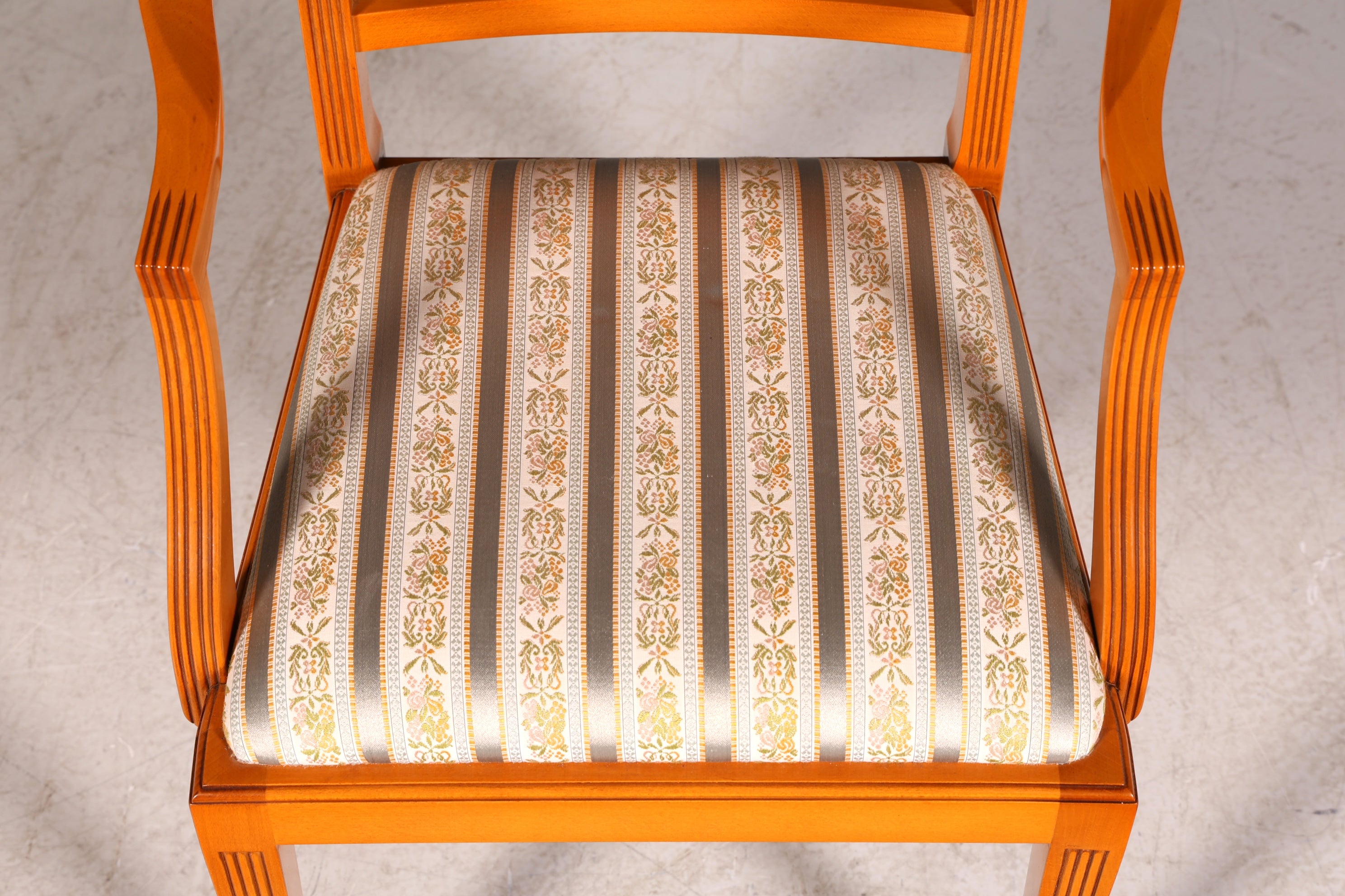 Wunderschöner Englischer Stuhl UK Küchenstuhl Antik Stil Sekretär Stuhl Polsterstuhl Armlehnstuhl 1 von 2