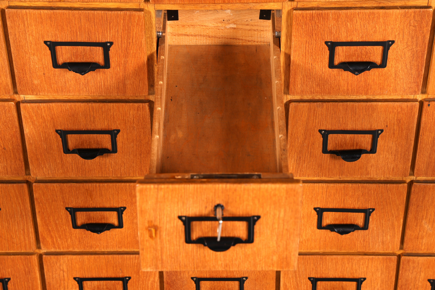 G245 Finish Wunderschöne Mid Century Kommode Vintage Bauhaus Apotheker Schrank Retro Schubladenkommode (Kopie)