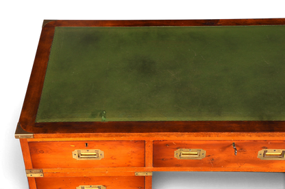 Hauptstadt Möblerei englischer Schreibtisch im Military-Chest-Stil aus Massivholz mit grüner Echtlederauflage