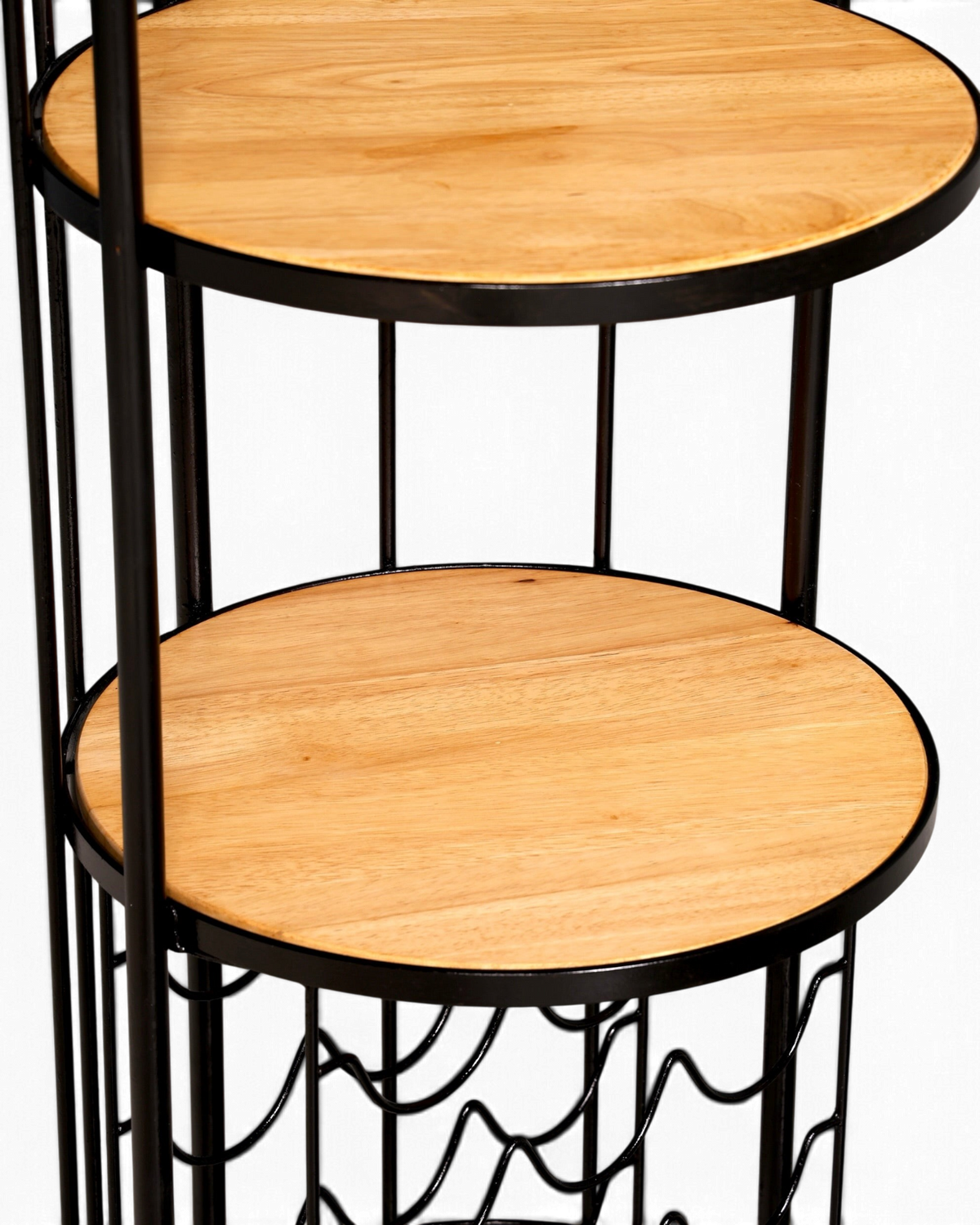 Hauptstadt Möblerei Weinregal mit runden Holzböden und schwarzem Metallgestell im Industrie-Design