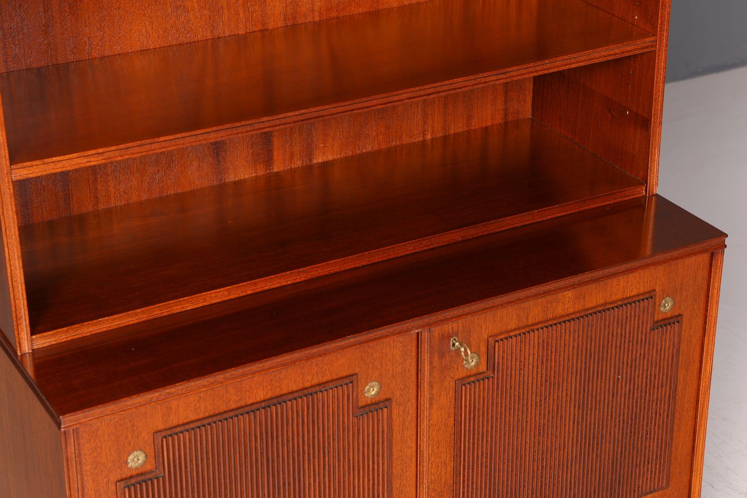 Wunderschönes Regal im Gustavianischen Stil Bücherregal Schrank Highboard Vintage Echt Holz Antik