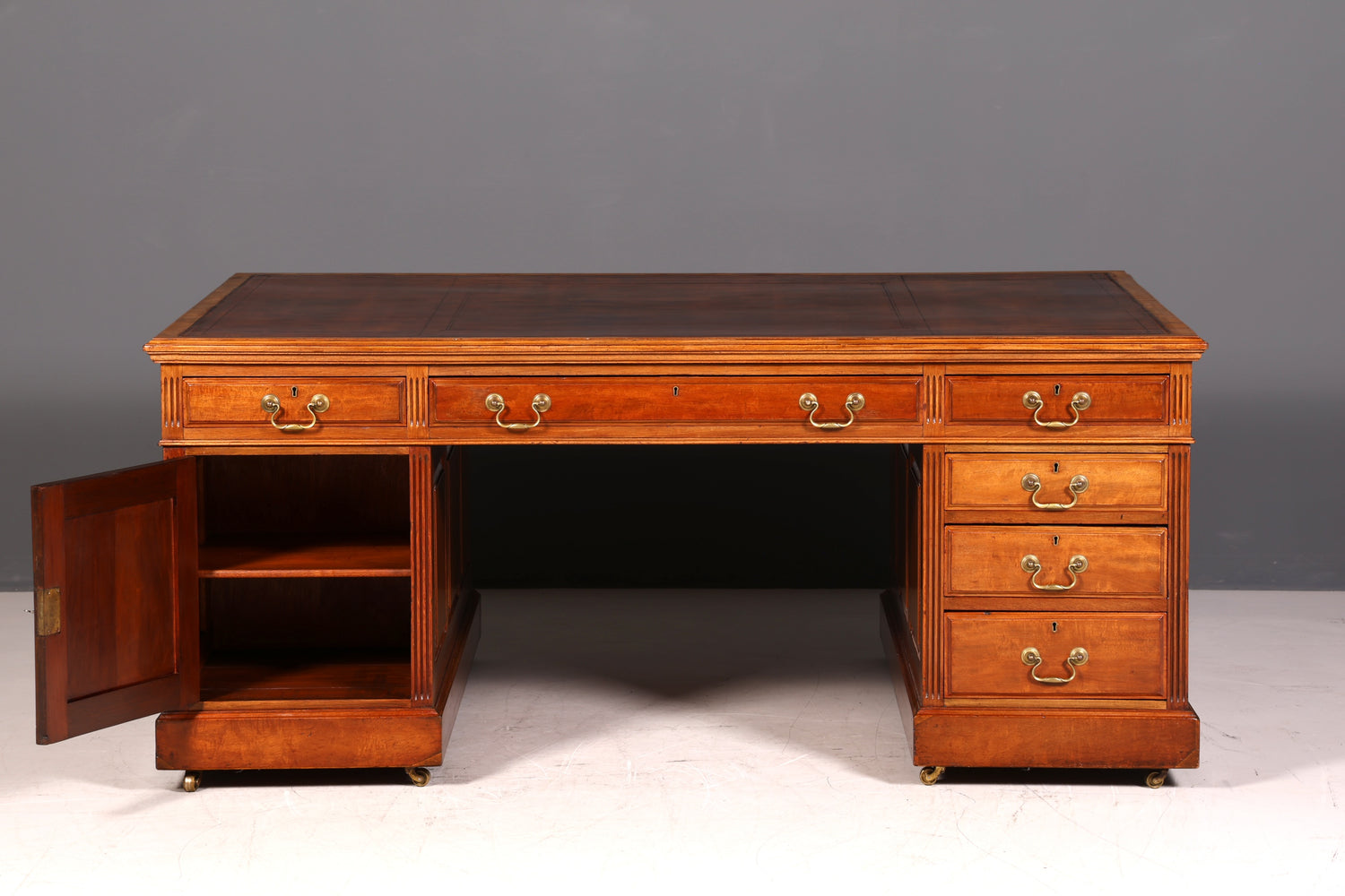 G146 Finish cm Wunderschöner Englischer Schreibtisch echt Lederauflage Bürotisch Antik Stil Office Desk