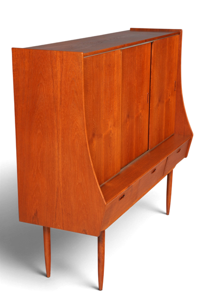 Hauptstadt Möblerei Mid Century Highboard aus Teakholz im dänischen Design mit Schiebetüren und Schubladen