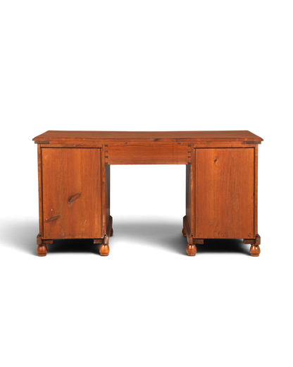 Hauptstadt Möblerei Jugendstil Schreibtisch aus massivem Eichenholz mit warmer Maserung und klassischem Design