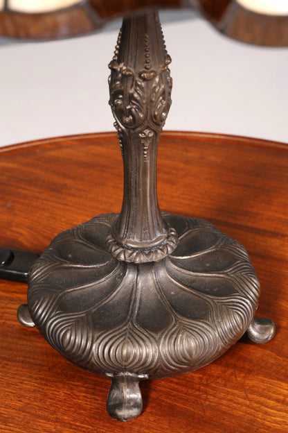 Traumhafte Antike Tiffany Tischlampe Glaslampenschirm Messingfuß Lampe Prunklampe