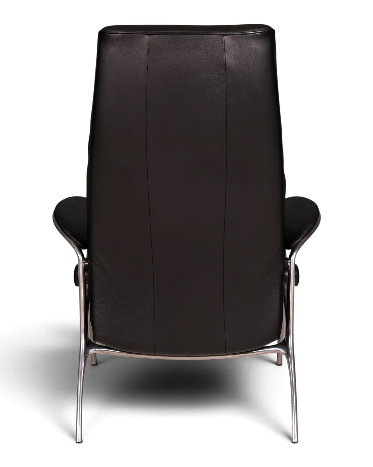 Hauptstadt Möblerei H931 Sessel in Schwarz mit Lederbezug und schlankem Metallgestell, Rückansicht