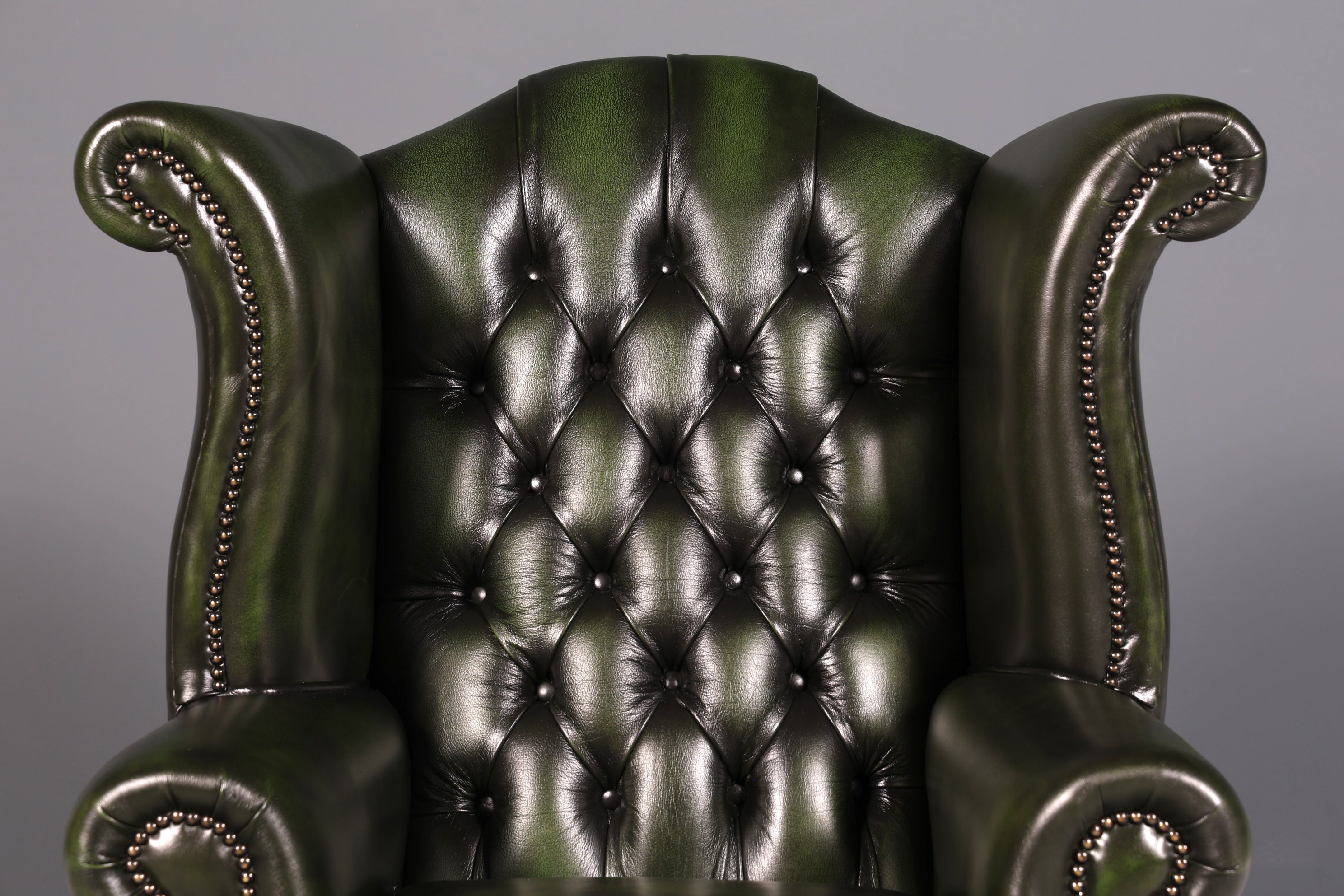 Wunderschöner Original Chesterfield Ohrensessel Grün Echt Leder Kingsgate Englisch Ohrenbackensessel Herrensessel UK