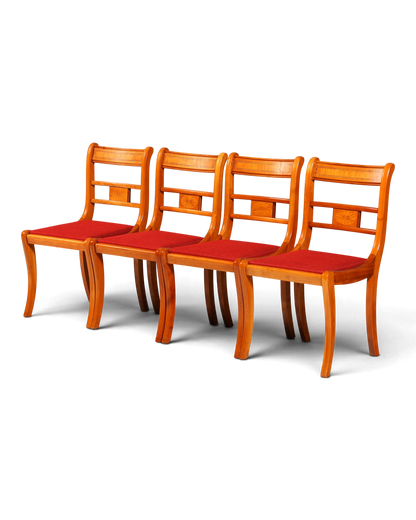 Hauptstadt Möblerei Set aus vier englischen Regency Stühlen aus Holz mit rotem Polster im 60er Jahre Design