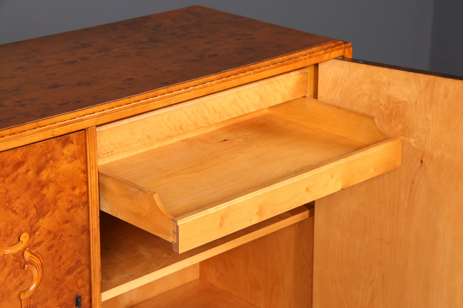 Stilvoller Original Art Deco Schrank Vertiko Sideboard um 1930 Highboard Kommode Aktenschrank Wäscheschrank