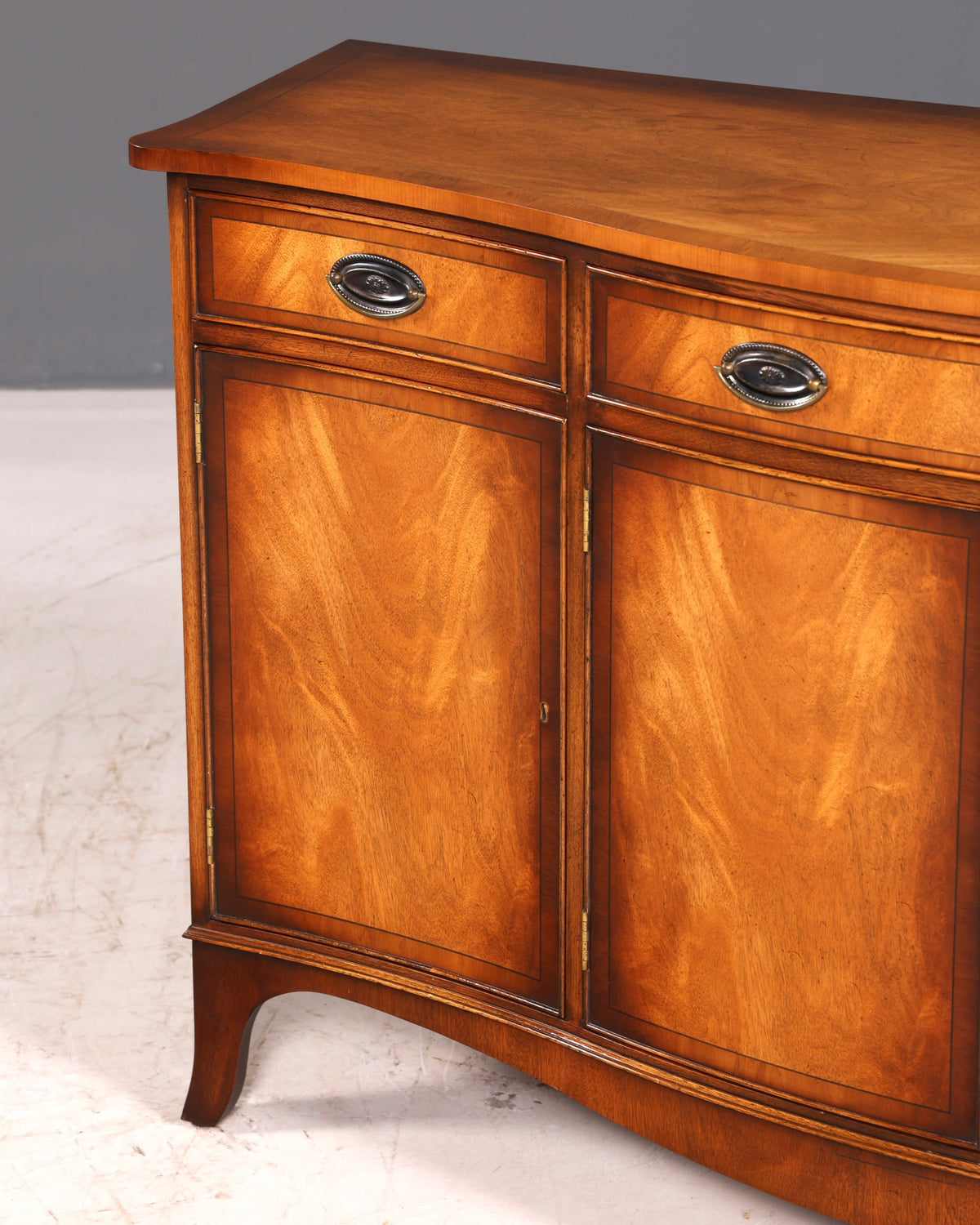 Beautiful Bevan Funnell English sideboard, Reprodux buffet cabinet, chest of drawers, credenza