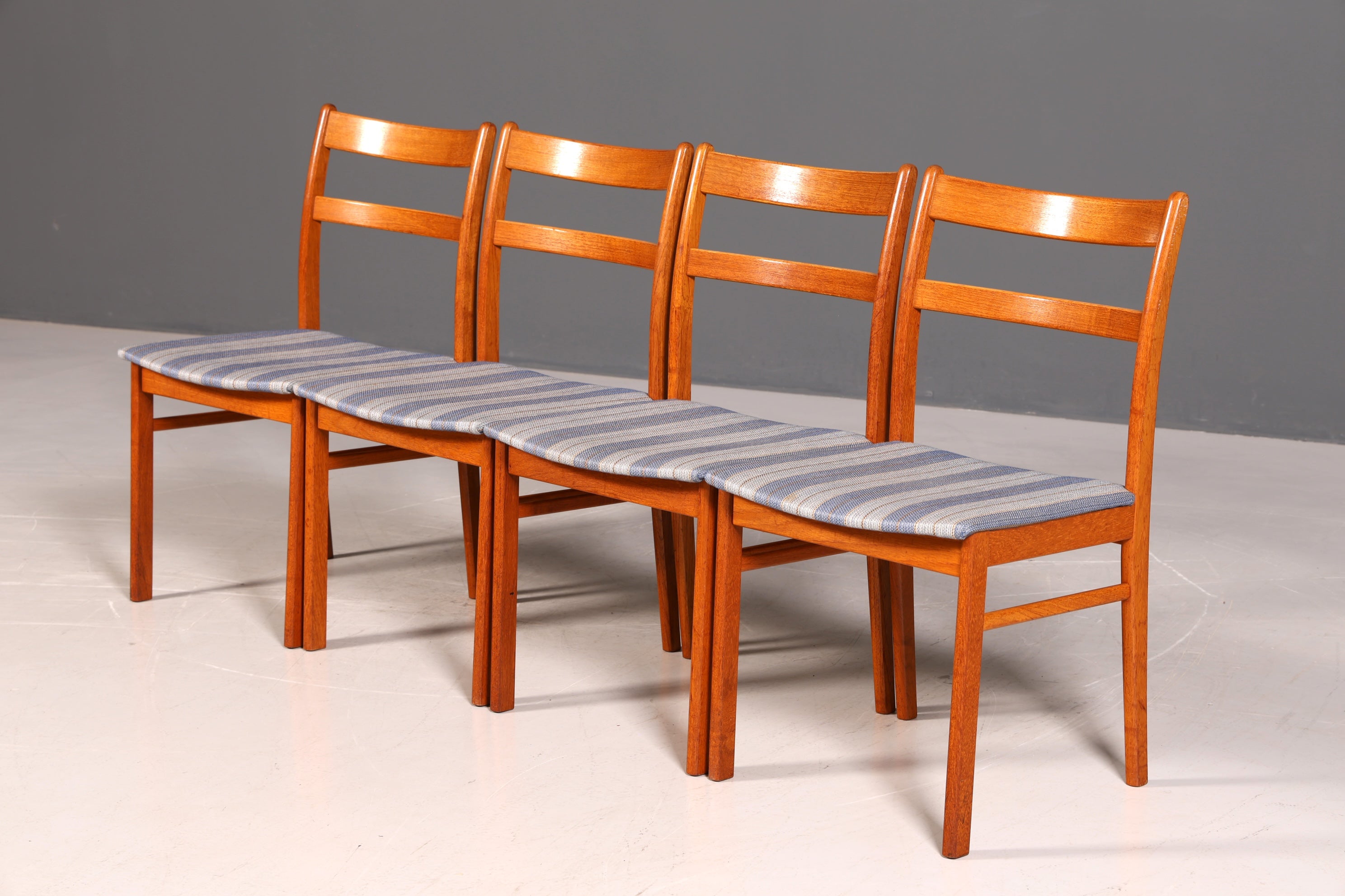 G403 Finish cm 4x Mid Century Teak Holz Stühle Made in Denmark Retro Stuhlset Danish Design Küchenstühle (Kopie)