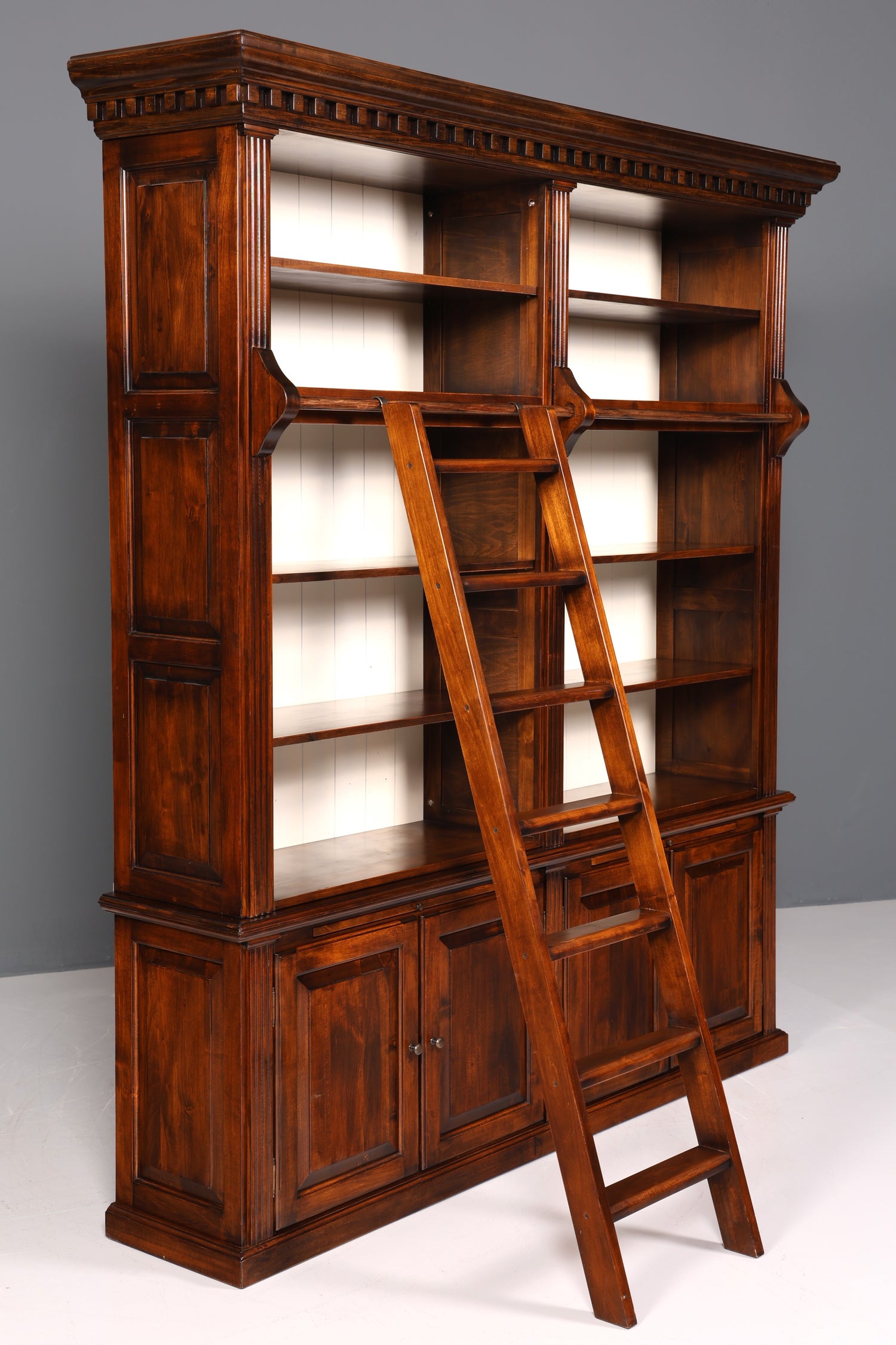 Traumhaftes massiv Holz Regal mit Leiter Kolonial Schrank Antik Stil Bücherregal Kommode Bibliothek