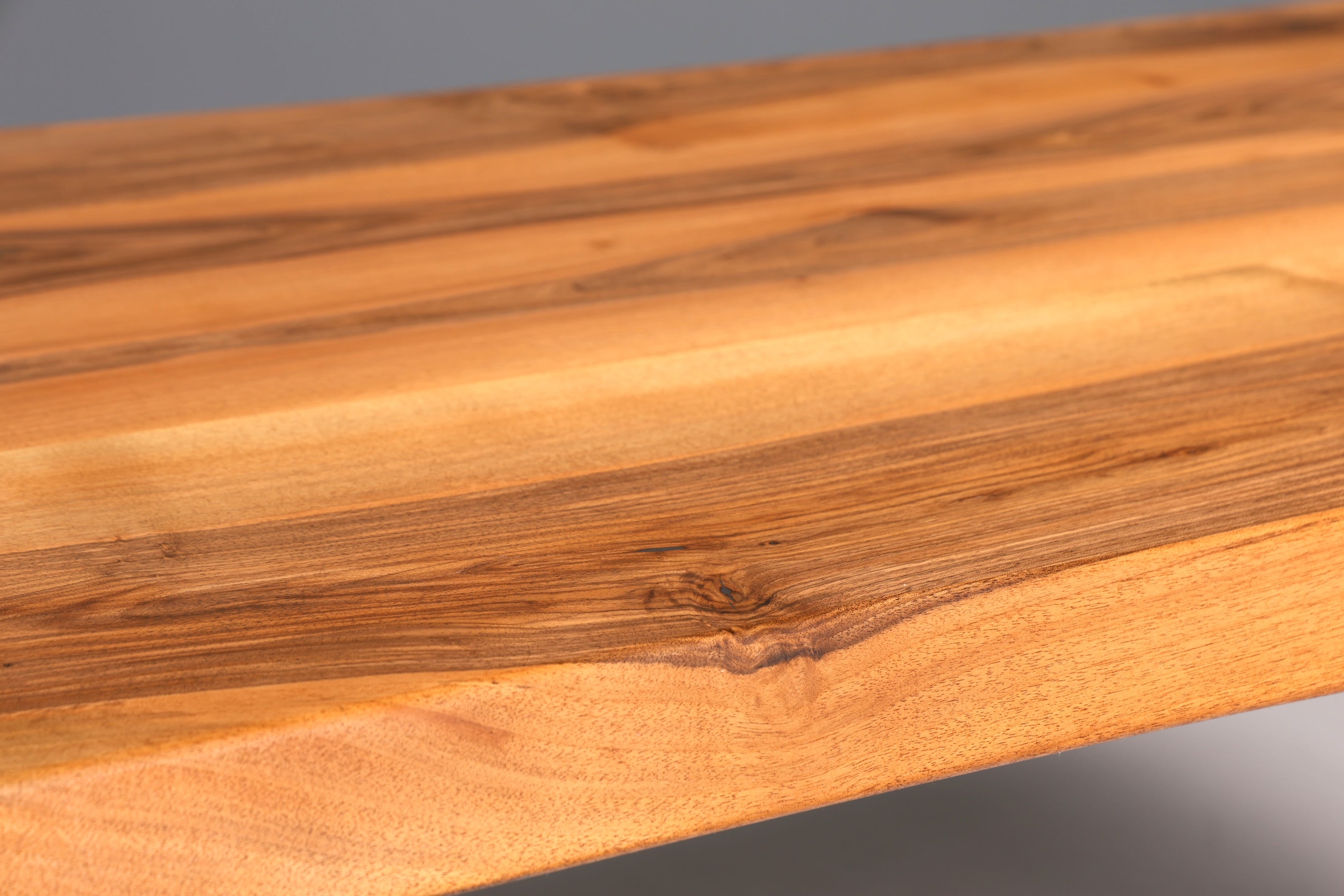 Wunderschöner Nussbaum Tisch 260cm-97cm Esszimmer Tisch Baumkanten Platte massiv Holz Küchentisch