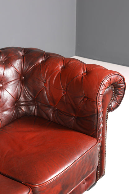 Wunderschönes seltenes Original Chesterfield Sofa mit Hocker 4- Sitzer echt Leder Oxblood Couch Englisch Eckcouch