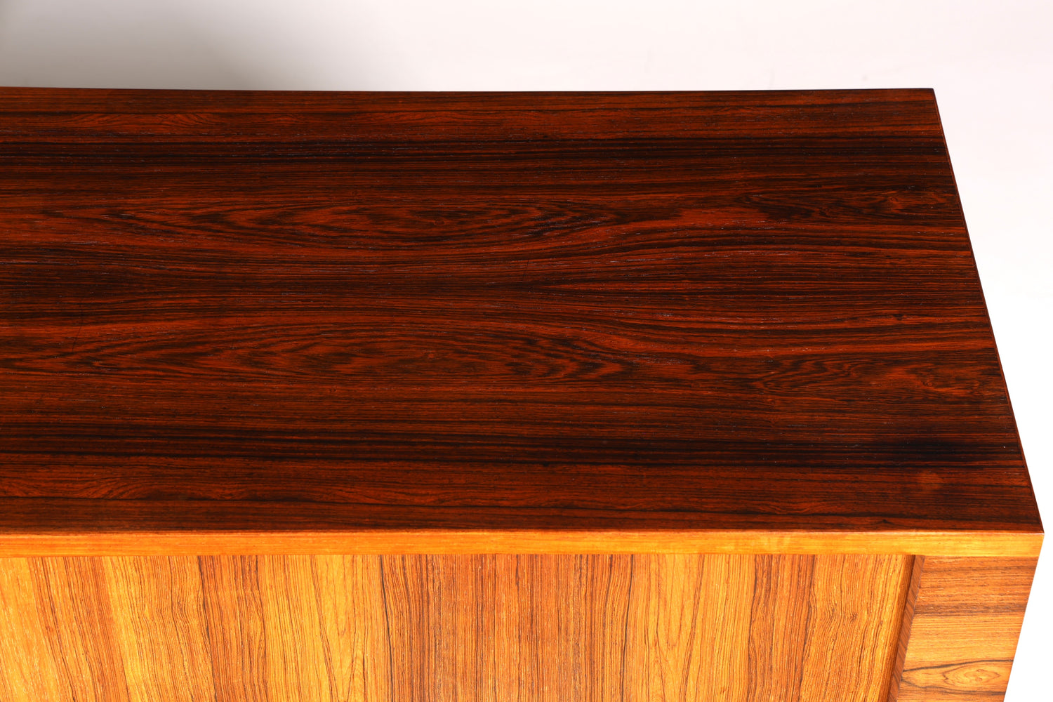 Beeindruckendes Original Hans J. Wegner für RY Møbler Modell RY 25 Sideboard Palisander Holz TV Kommode Vintage Schiebetür Schrank 1 von 2