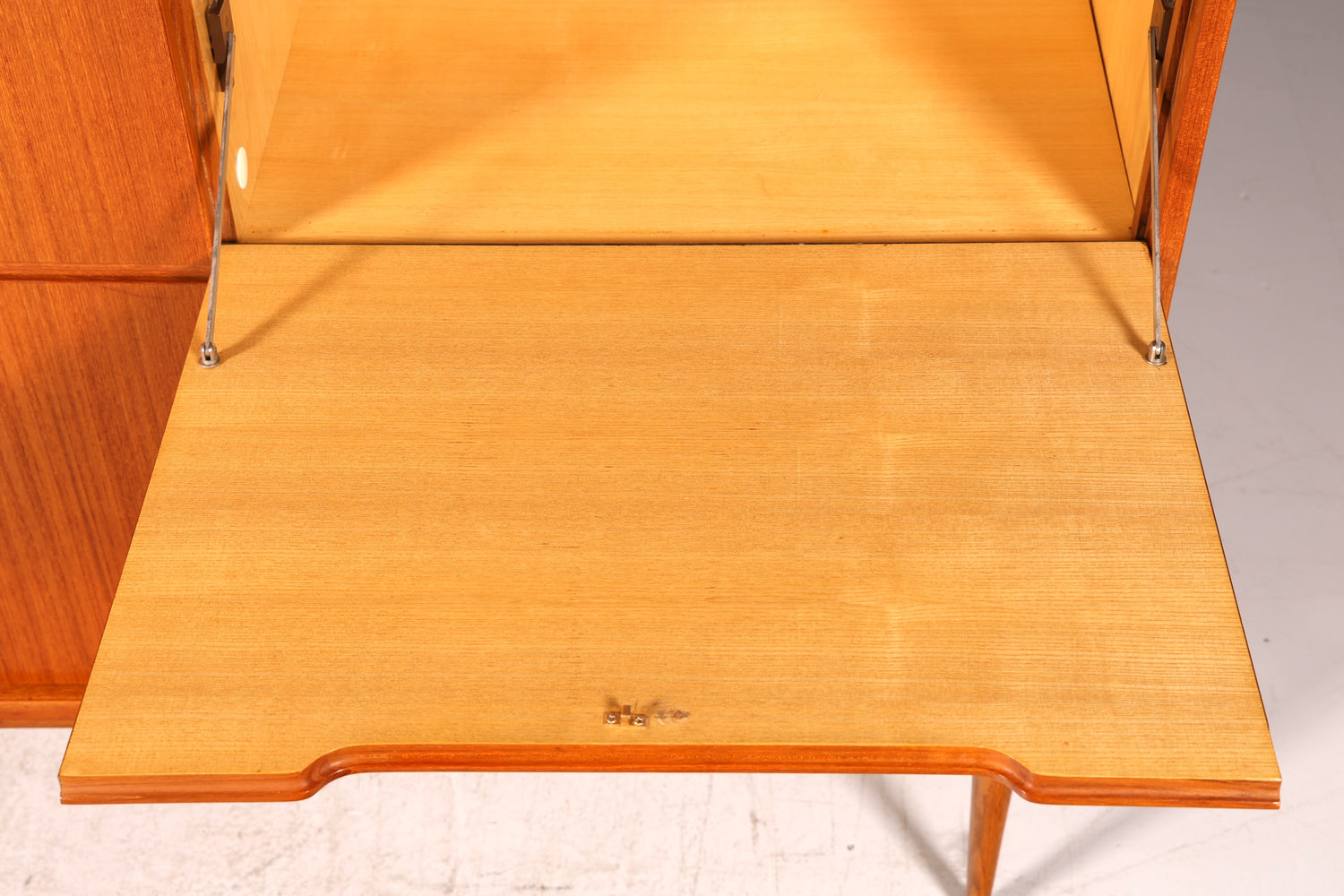 G046 Finish Wunderschönes Mid Century Highboard echt Holz Schrank Büro Kommode 60er Jahre