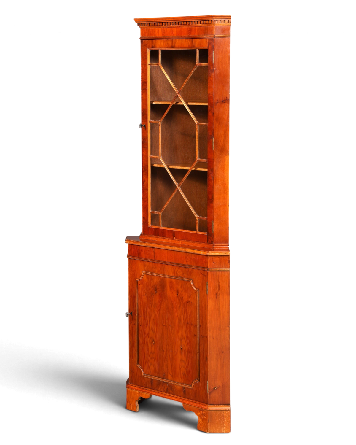 Hauptstadt Möblerei englische Eckvitrine aus Eibe mit verglaster Sprossentür und geschlossener Unterschrank-Basis