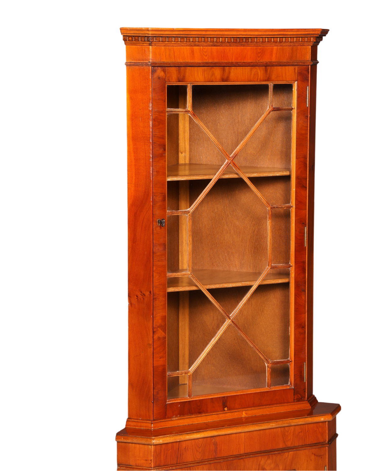 Hauptstadt Möblerei englische Eckvitrine aus Eibenholz mit verglaster Sprossentür im Vintage Stil