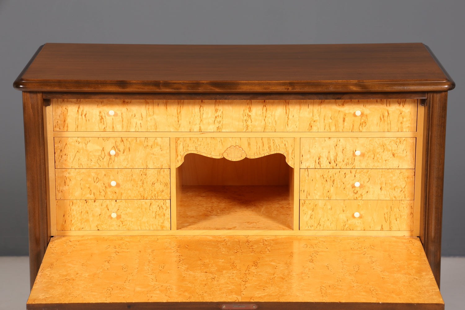 Stilvoller Sekretär im Englischen Stil Büro Vertiko Kommode Mahagoni Schreibkommode