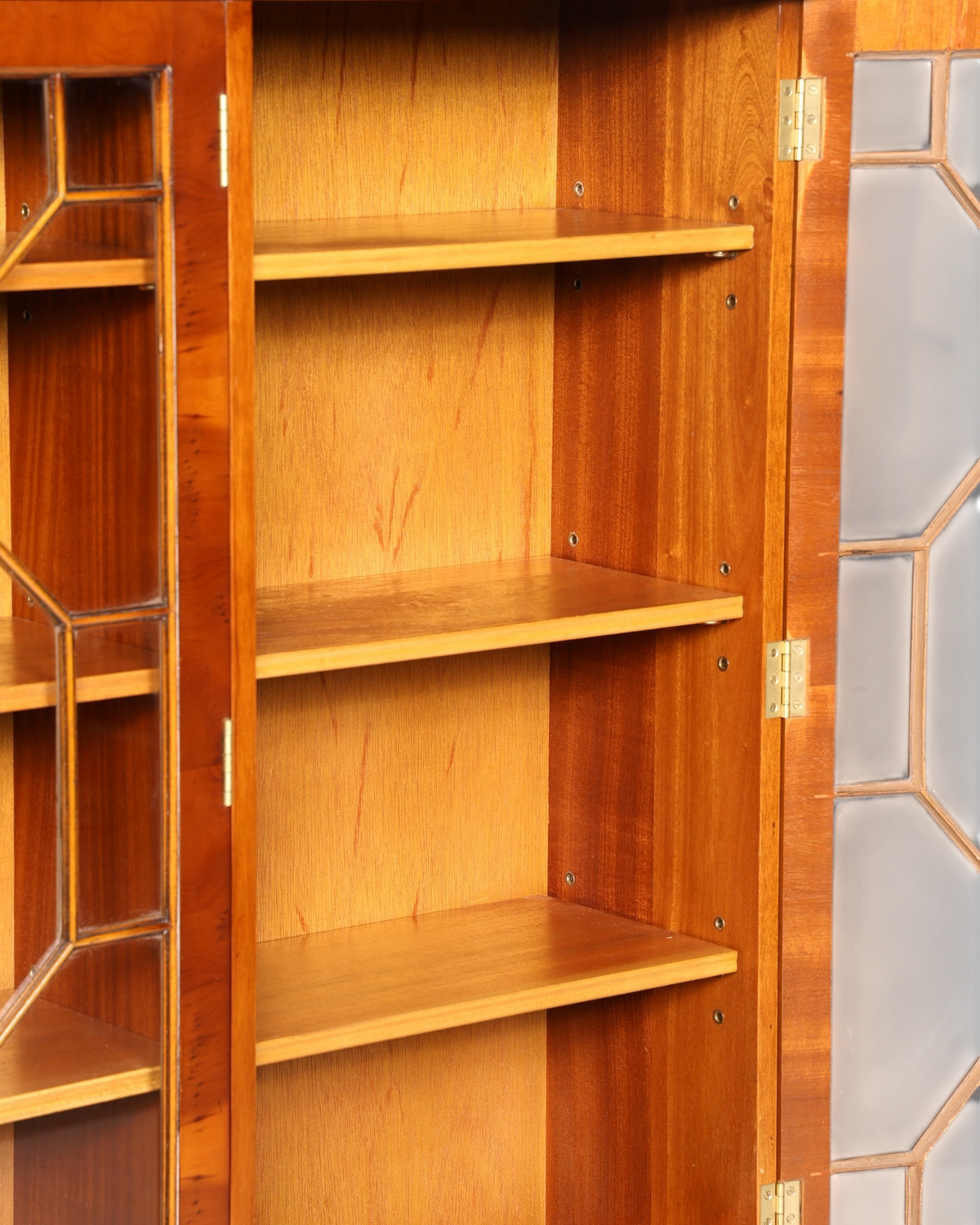 Wunderschöne Englische Vitrine Eibe Bücherschrank Glasvitrine Buffet Bibliothek Antik Vintage