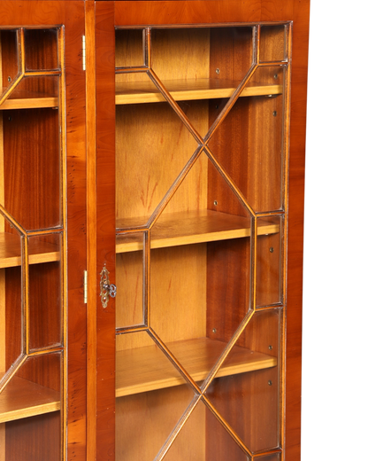 Wunderschöne Englische Vitrine Eibe Bücherschrank Glasvitrine Buffet Bibliothek Antik Vintage
