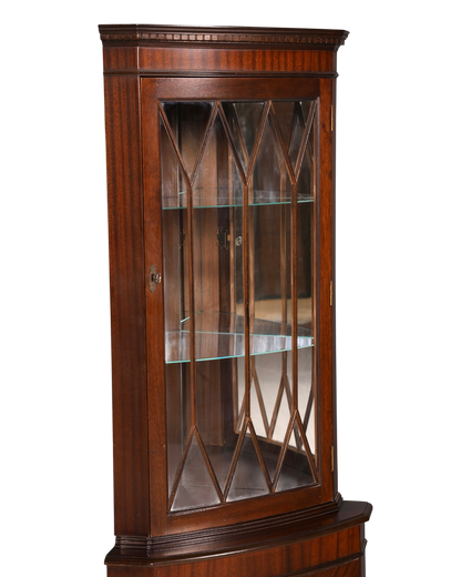 Hauptstadt Möblerei englische Eckvitrine aus Mahagoni mit verglaster Sprossentür und eleganter Holzmaserung