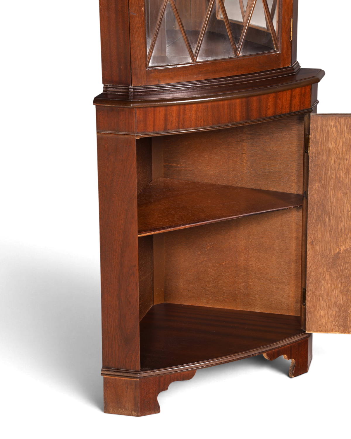 Hauptstadt Möblerei englische Eckvitrine aus Mahagoni mit offener Tür und Einlegeboden im Vintage Stil