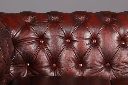 G074 Finish Wunderschönes Original Chesterfield 2er Sofa Englisch Oxblood Leder 2- Sitzer Couch