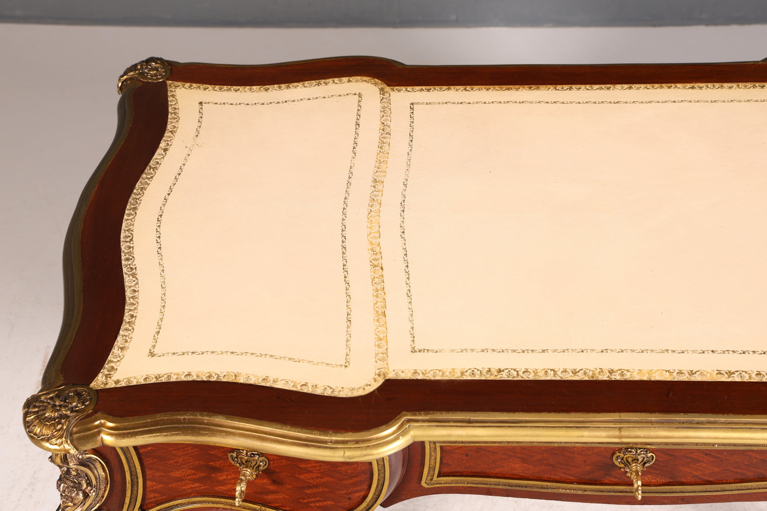 G078 Finish - Louis XV Barock Schreibtisch usw. Messing Zarge, Preis muss ich noch recherchieren