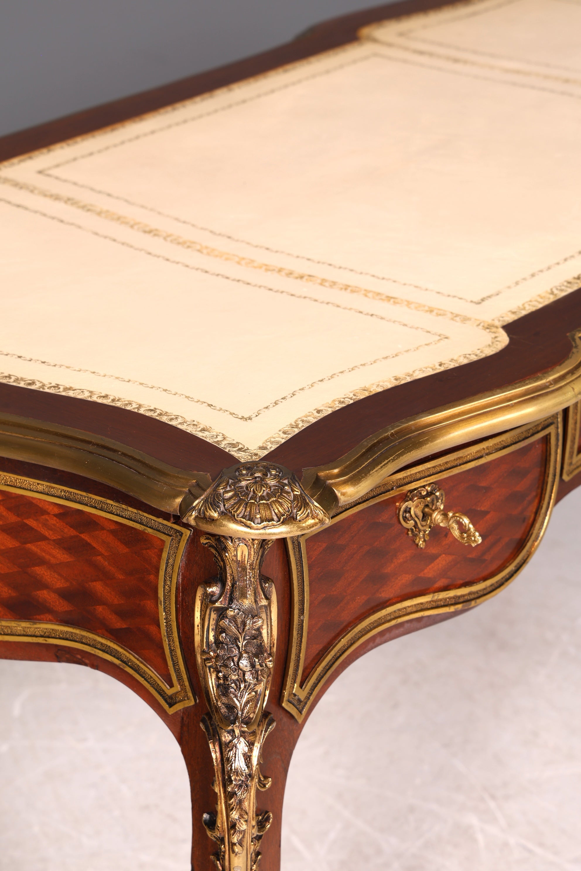 G078 Finish - Louis XV Barock Schreibtisch usw. Messing Zarge, Preis muss ich noch recherchieren