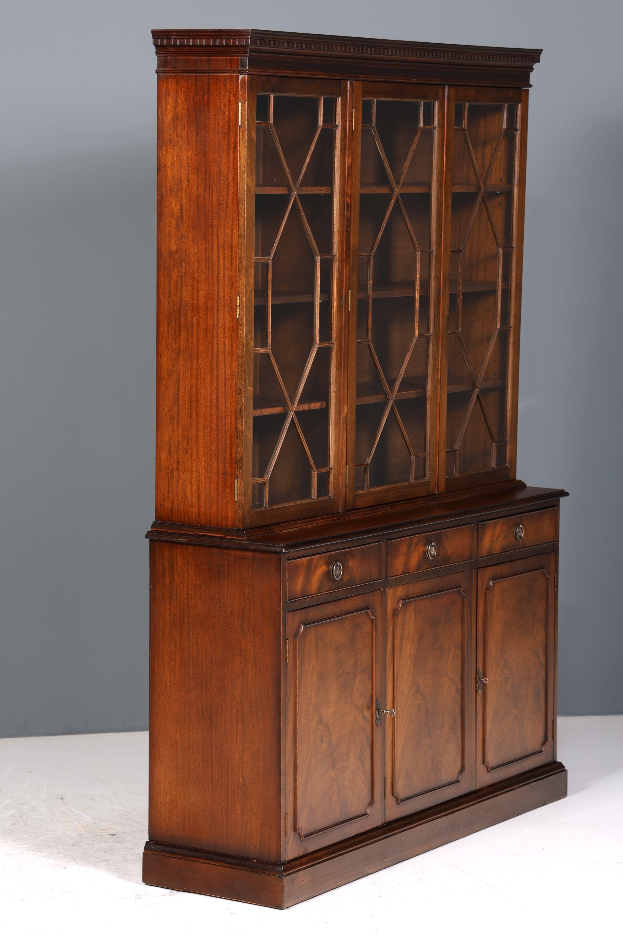 Stilvolle Englische Vitrine Bibliothek Bücherschrank UK Buffet Schrank 60s Jahre