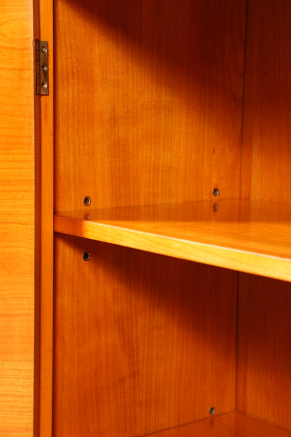 Wunderschönes Englisches Sideboard echt Holz Eibe Vitrine Antik Regal Schrank